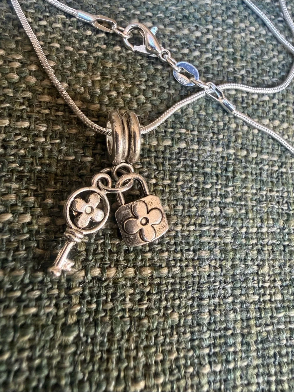 Stainless steel Key & Lock Pendant Necklace - Silver